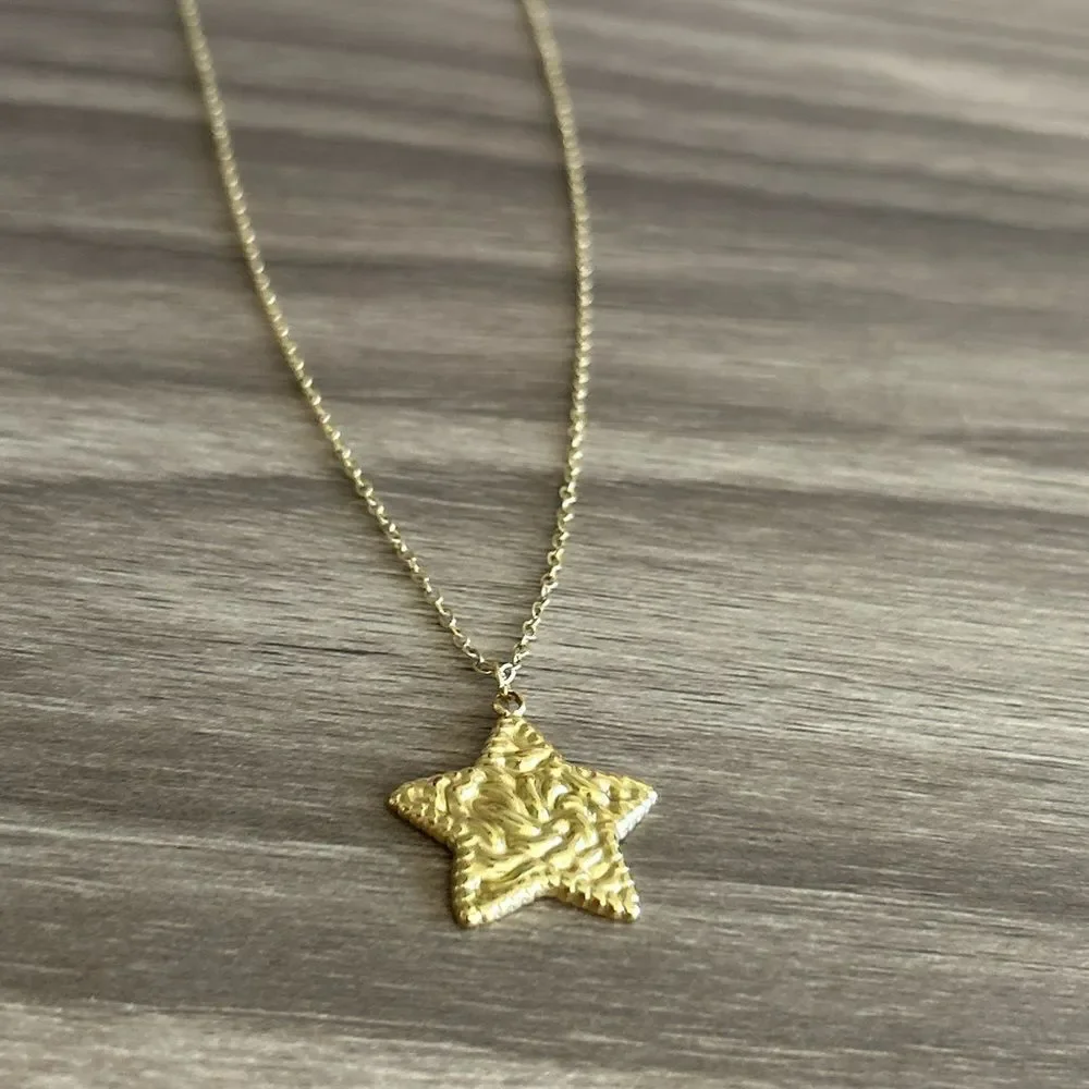 Gold Star Necklace Q337